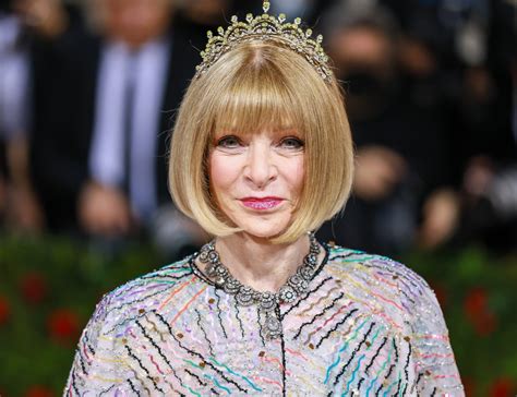 anna wintour clothing net worth.